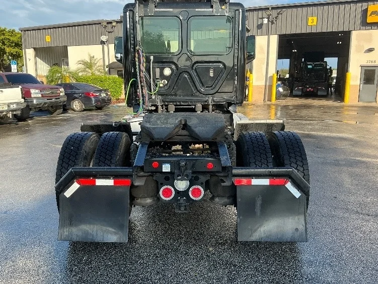 2019 Freightliner in Riviera Beach, FL — photo 6