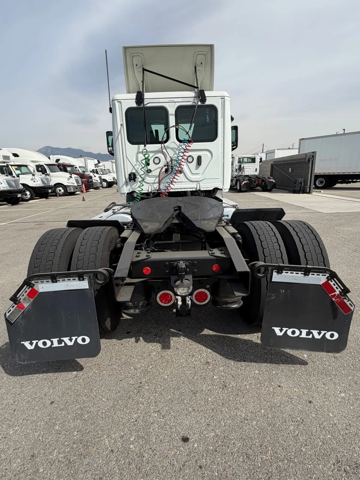 2020 Freightliner Cascadia in Fontana, CA — photo 5