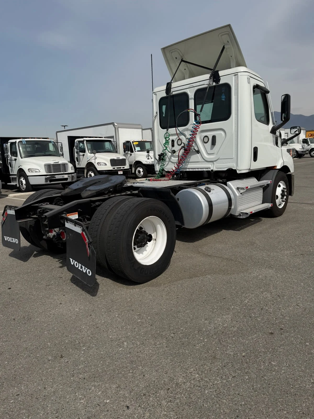 2020 Freightliner Cascadia in Fontana, CA — photo 4