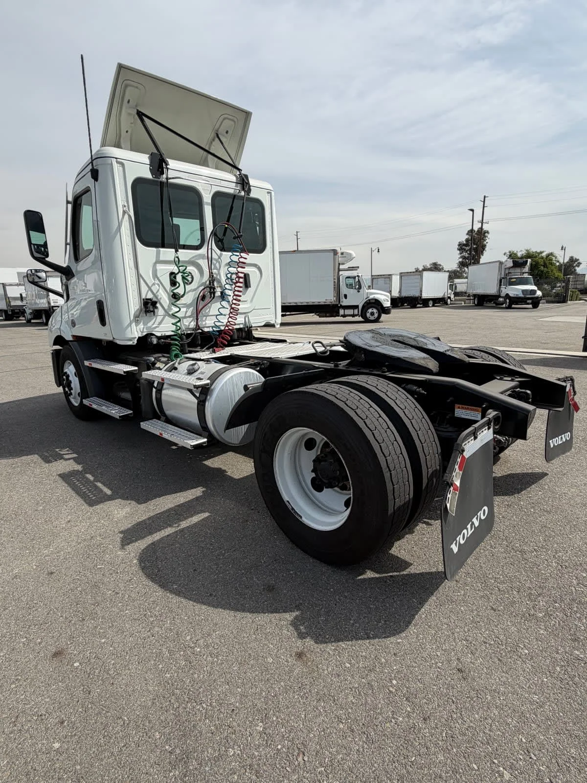 2020 Freightliner Cascadia in Fontana, CA — photo 6