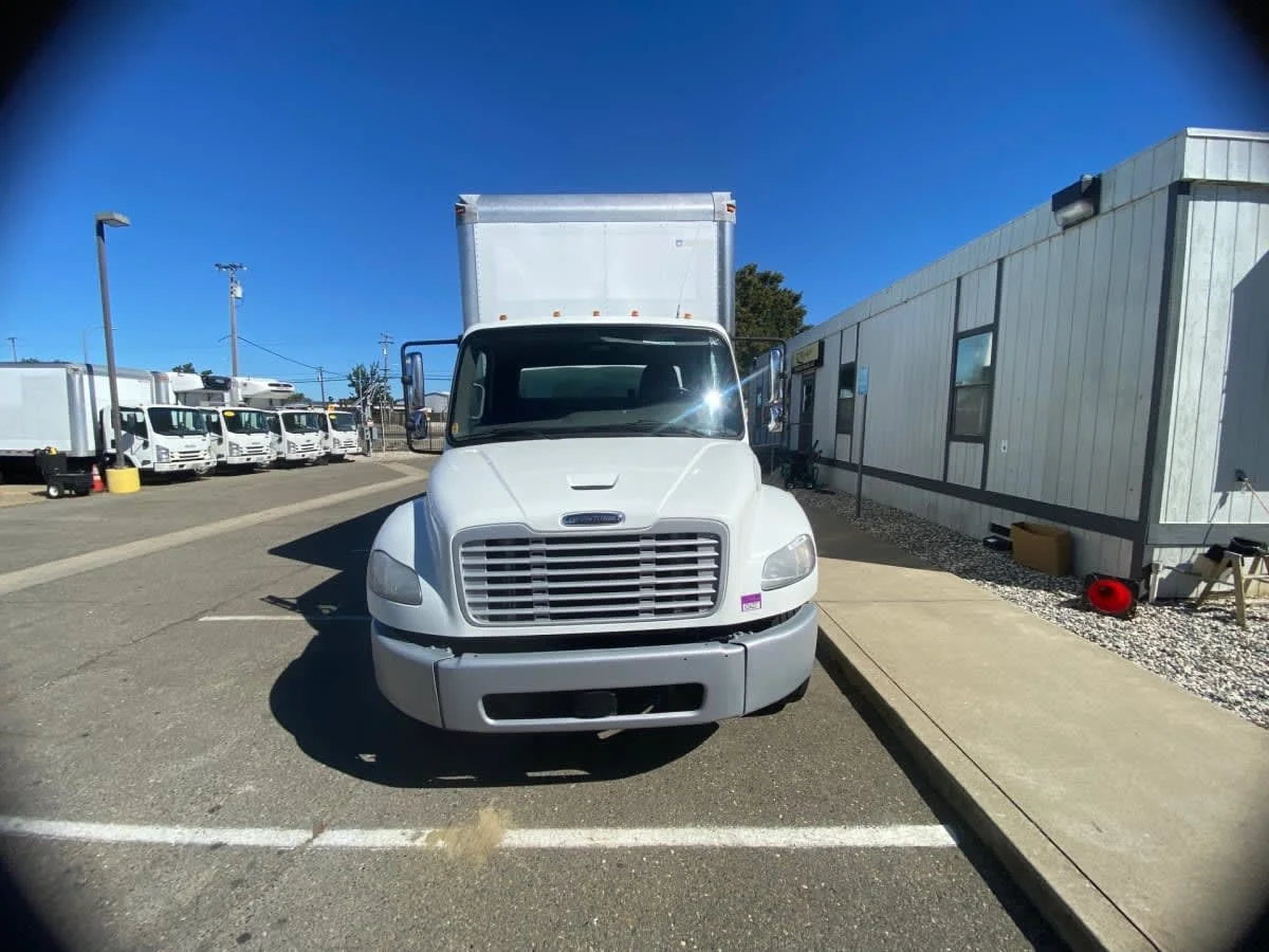 2018 Freightliner M2 106 in West Sacramento, CA — photo 2