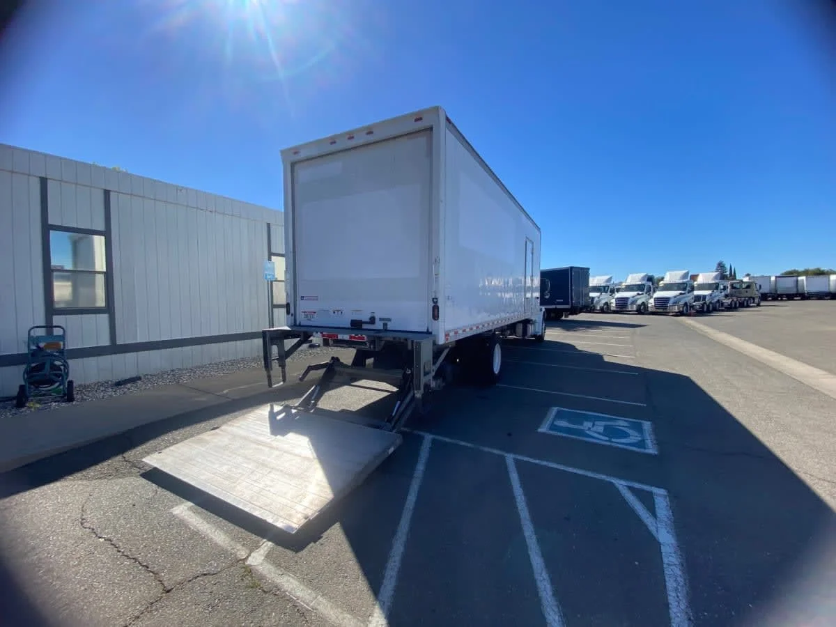 2018 Freightliner M2 106 in West Sacramento, CA — photo 4