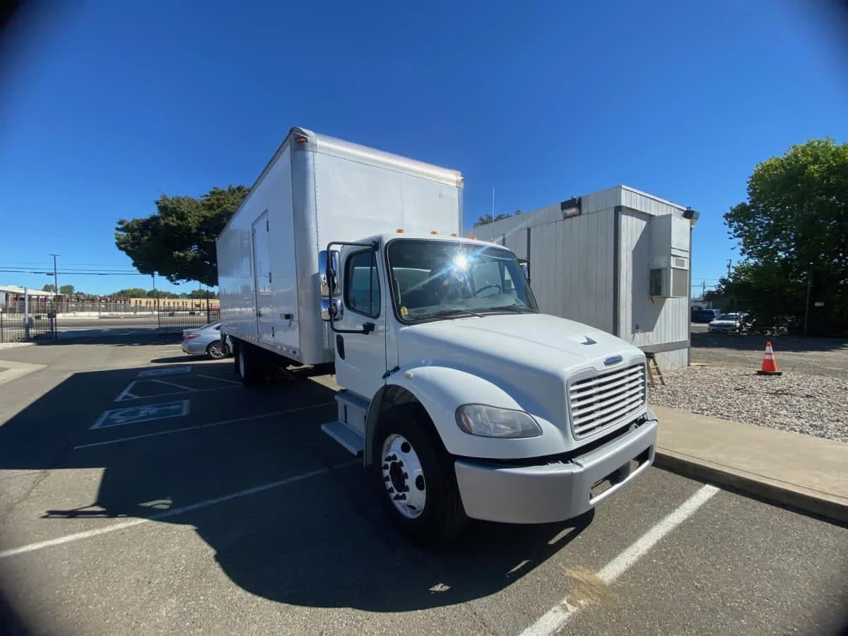 2018 Freightliner M2 106 in West Sacramento, CA — photo 3