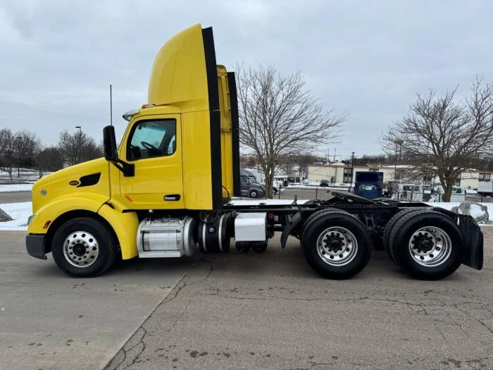 2021 Peterbilt 579 - image 10