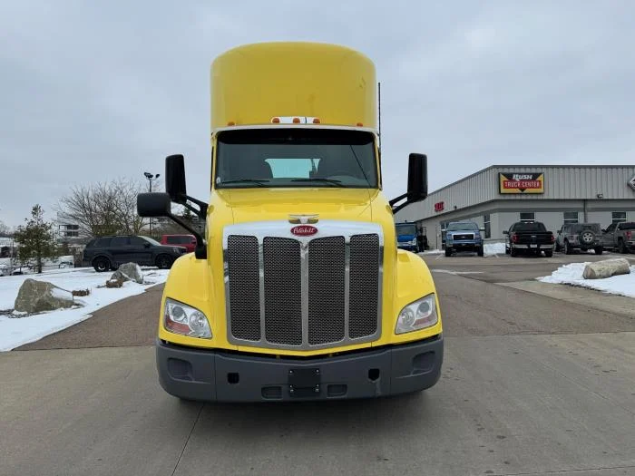 2021 Peterbilt 579 - image 3