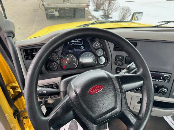2021 Peterbilt 579 - image 21