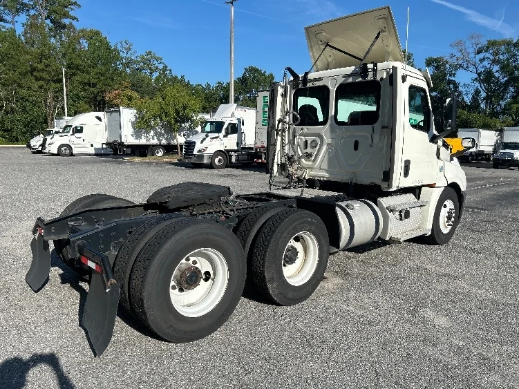 2018 Freightliner in Jacksonville, FL — photo 7