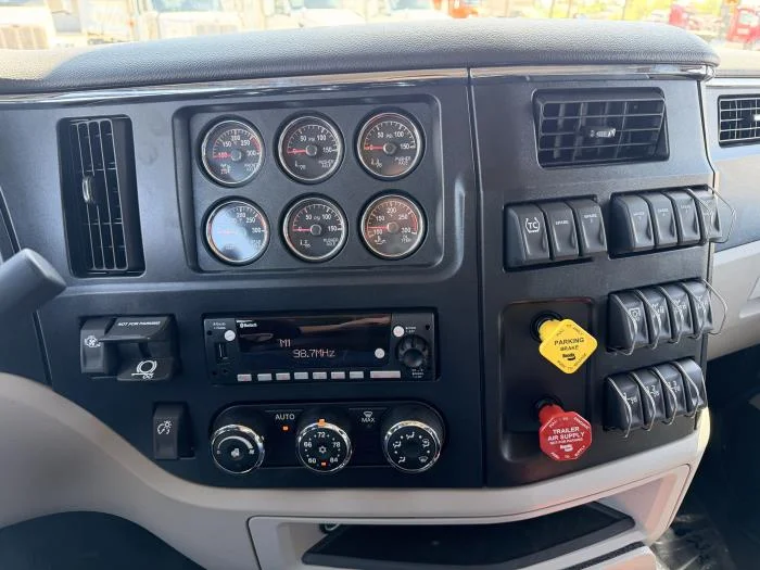 2027 Peterbilt 589 in Phoenix, AZ — photo 18