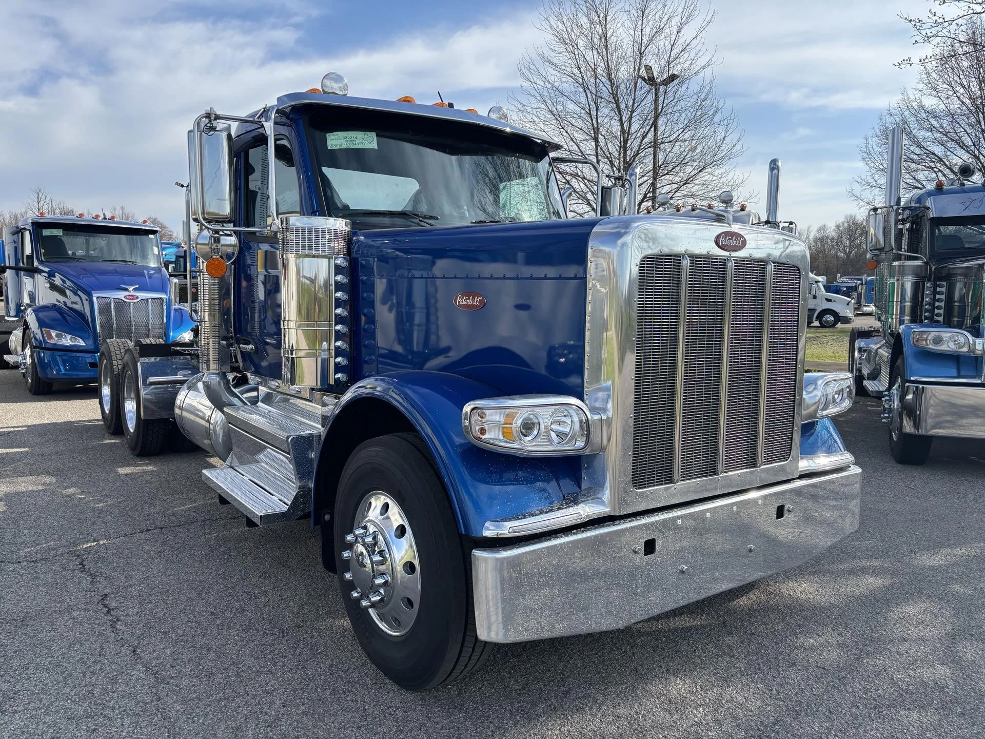 2027 Peterbilt 589 in Zanesville, OH — photo 2