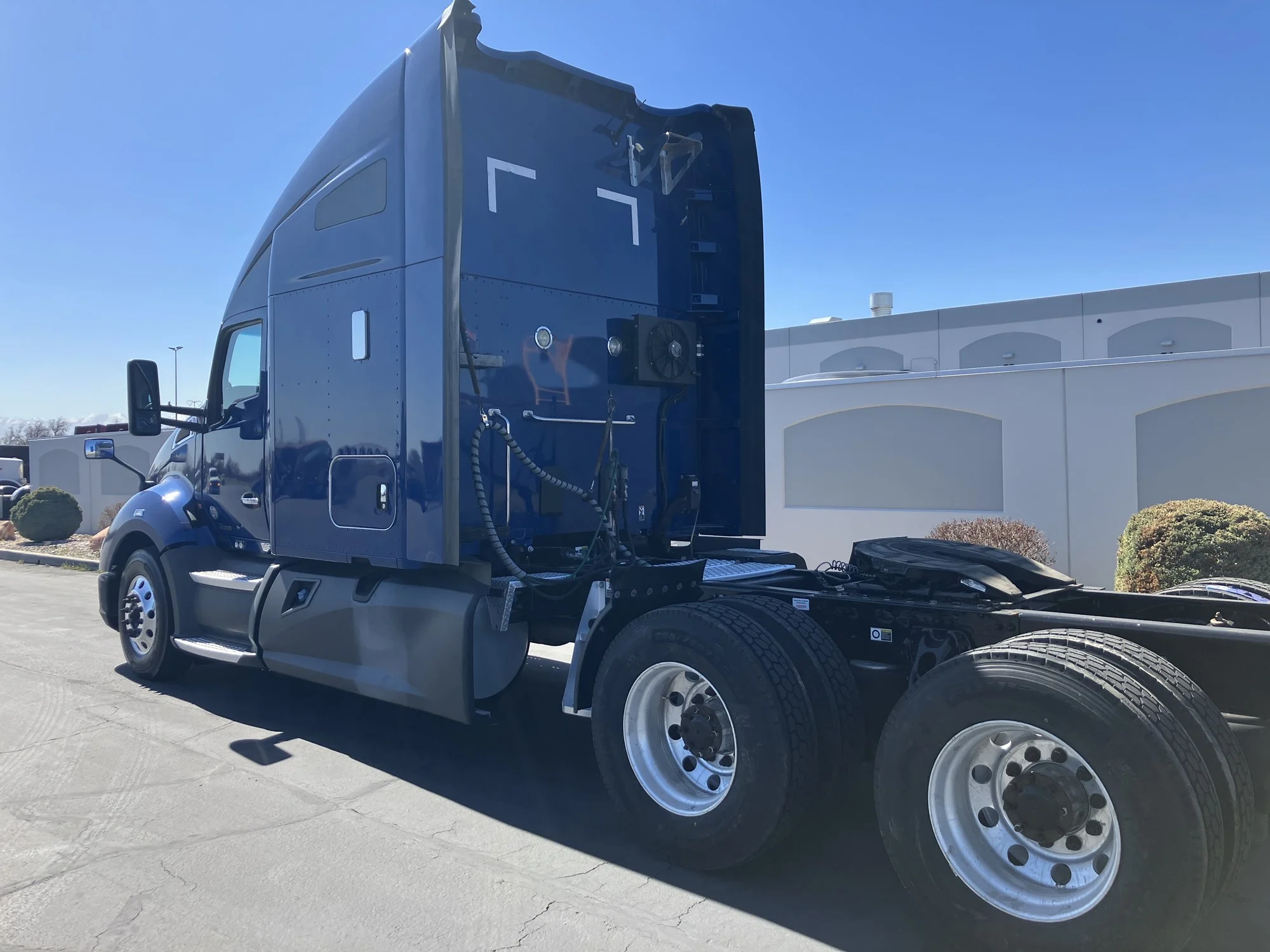 2022 Kenworth T680 - image 3