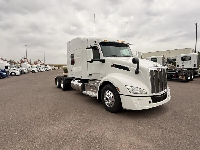 2022 Peterbilt 579 - image 8