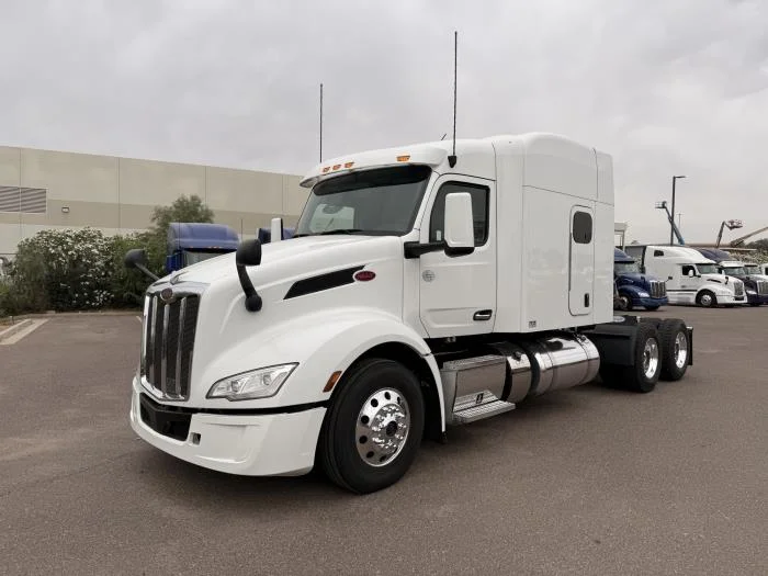 2022 Peterbilt 579 - image 2