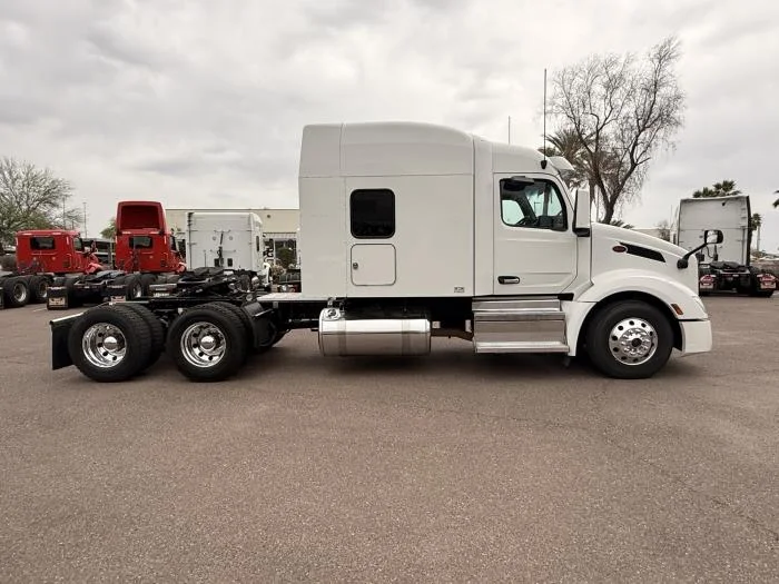 2022 Peterbilt 579 - image 7