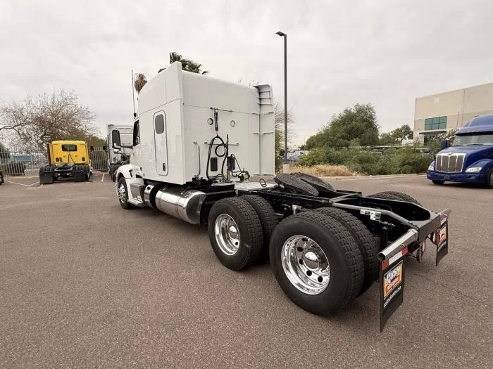 2022 Peterbilt 579 - image 4