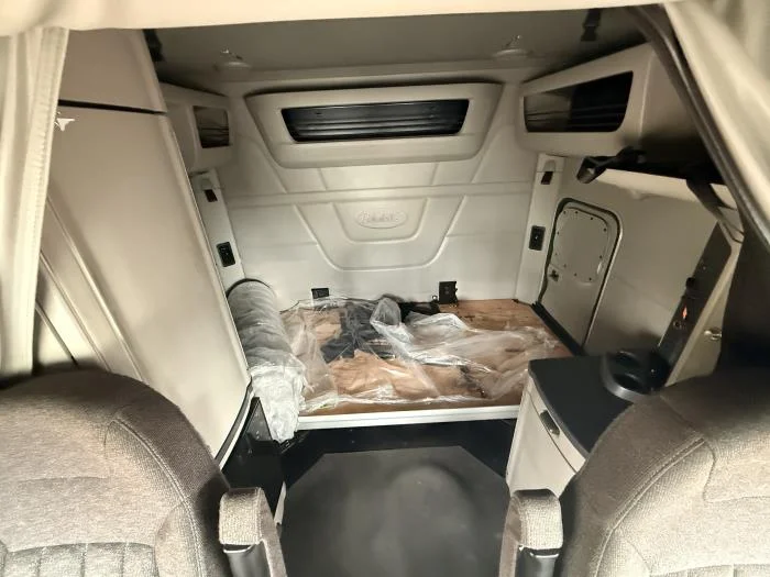 2022 Peterbilt 579 - image 14