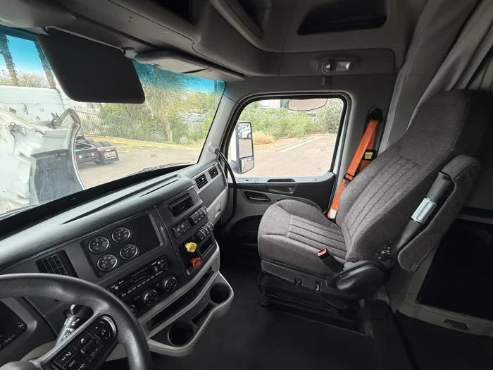 2022 Peterbilt 579 - image 13