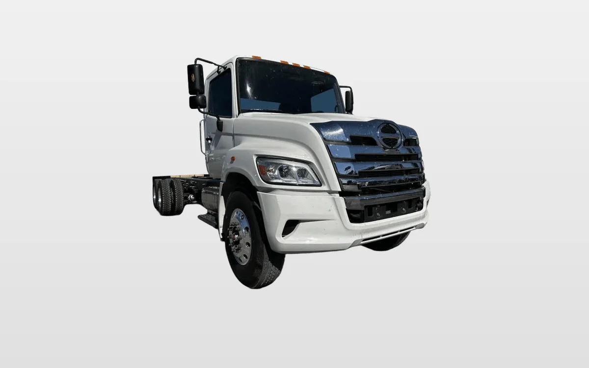 2025 Hino XL8 - image 1