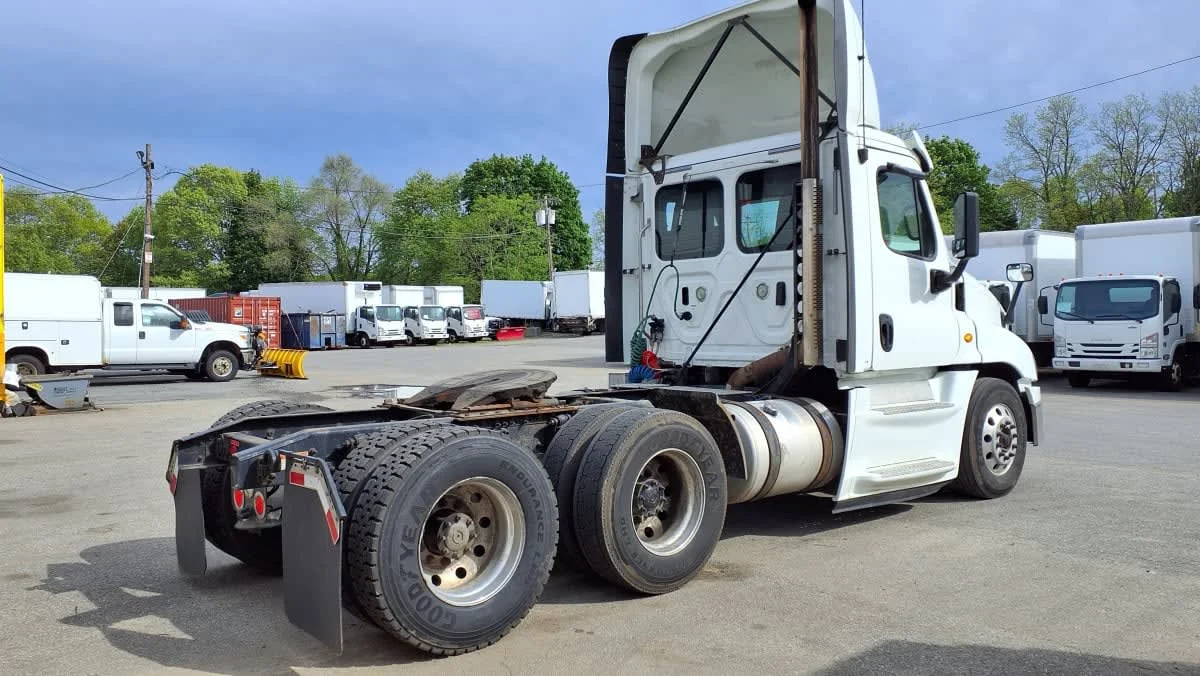2018 Freightliner Cascadia in Salisbury, MA — photo 4