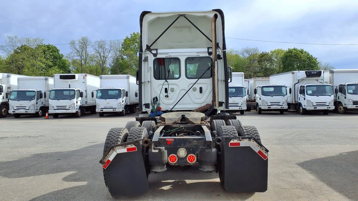 2018 Freightliner Cascadia in Salisbury, MA — photo 5