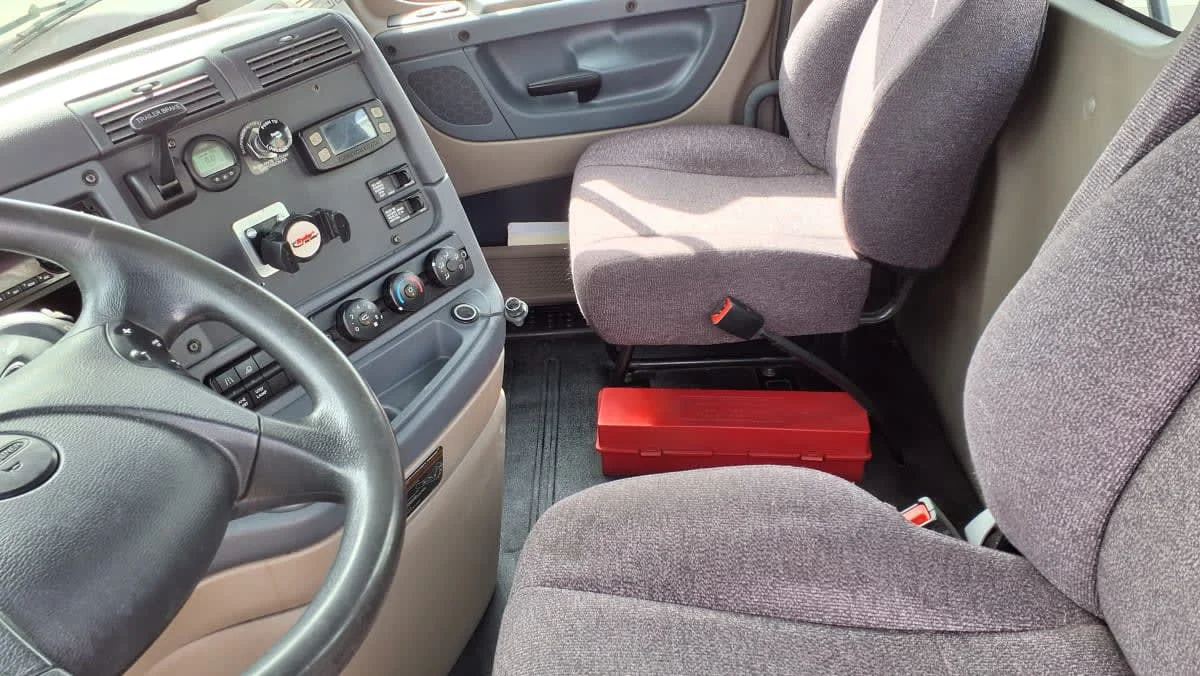 2018 Freightliner Cascadia in Salisbury, MA — photo 7