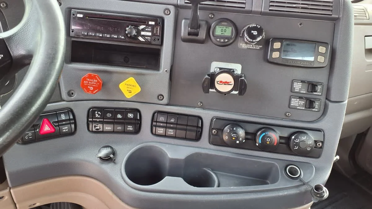 2018 Freightliner Cascadia in Salisbury, MA — photo 9