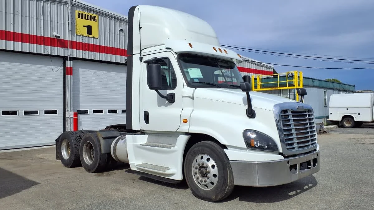 2018 Freightliner Cascadia in Salisbury, MA — photo 3