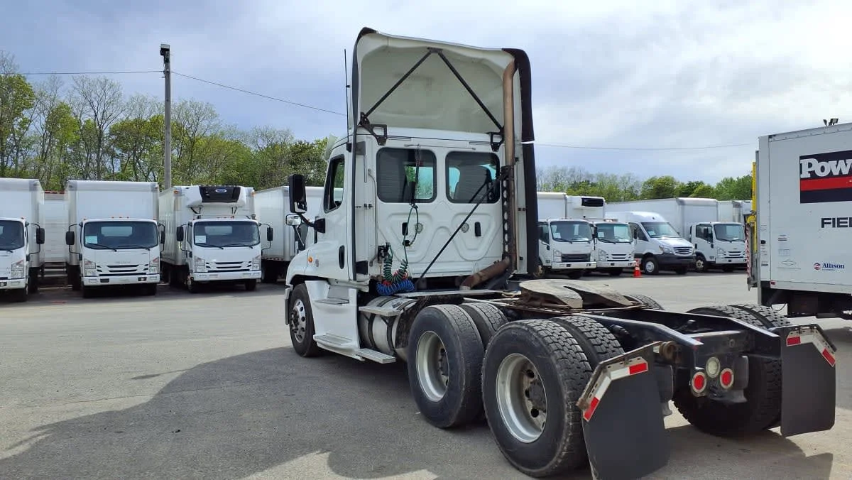 2018 Freightliner Cascadia in Salisbury, MA — photo 6