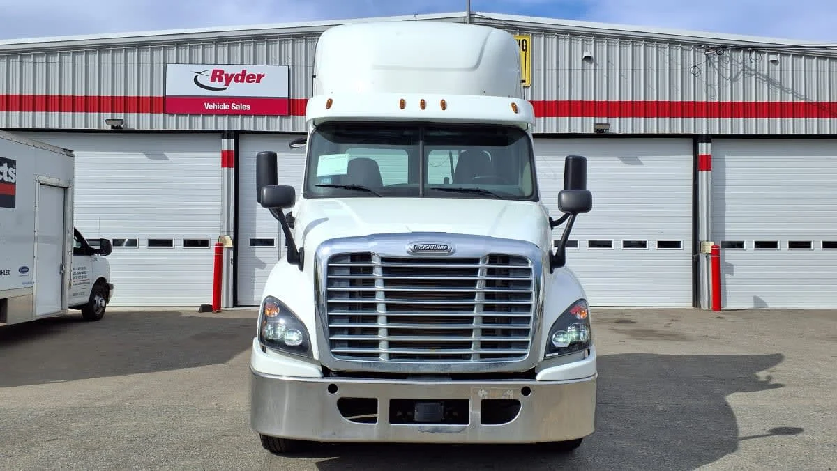 2018 Freightliner Cascadia in Salisbury, MA — photo 2