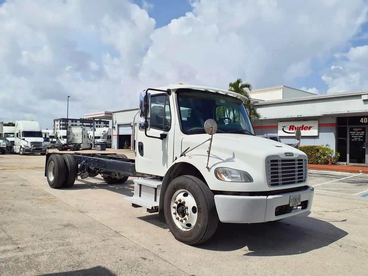 2020 Freightliner M2 106 in Miami, FL — photo 3
