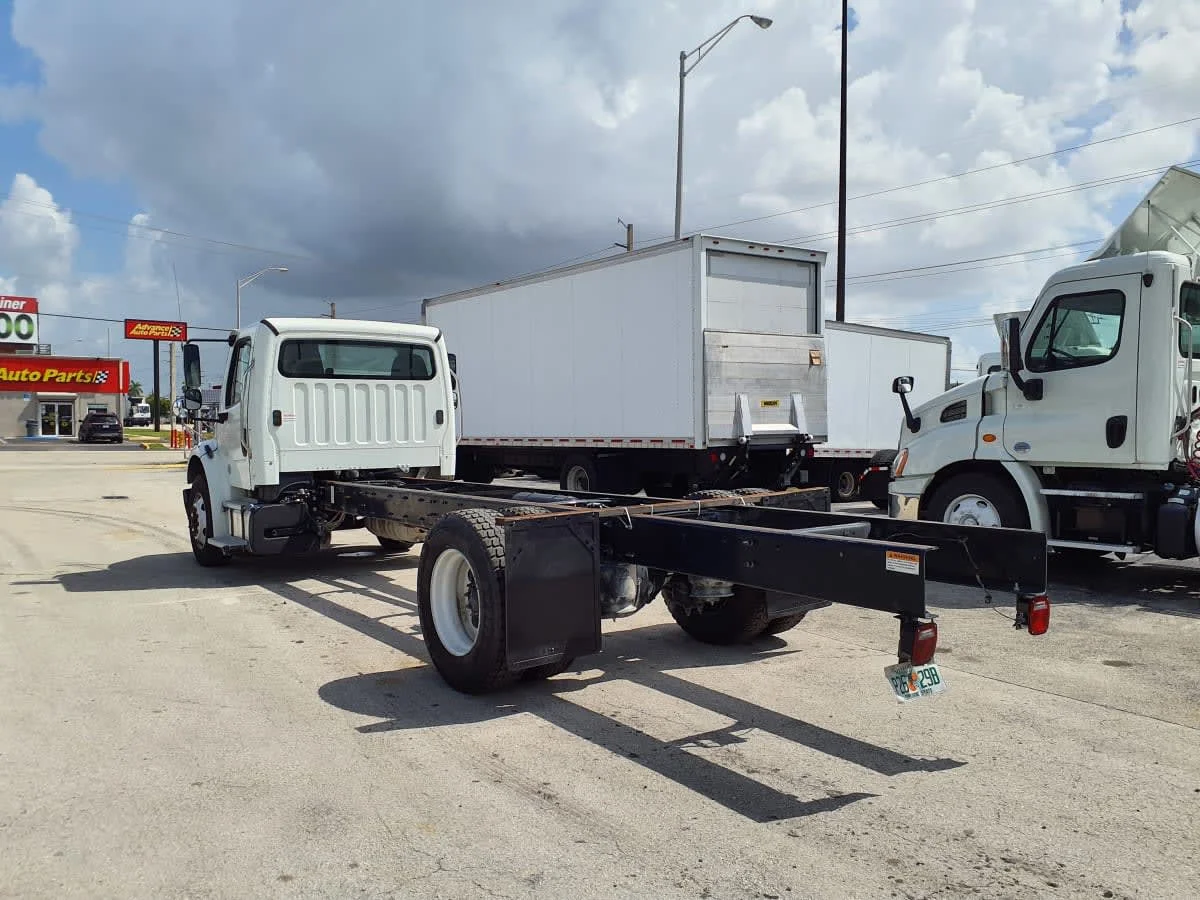2020 Freightliner M2 106 in Miami, FL — photo 6