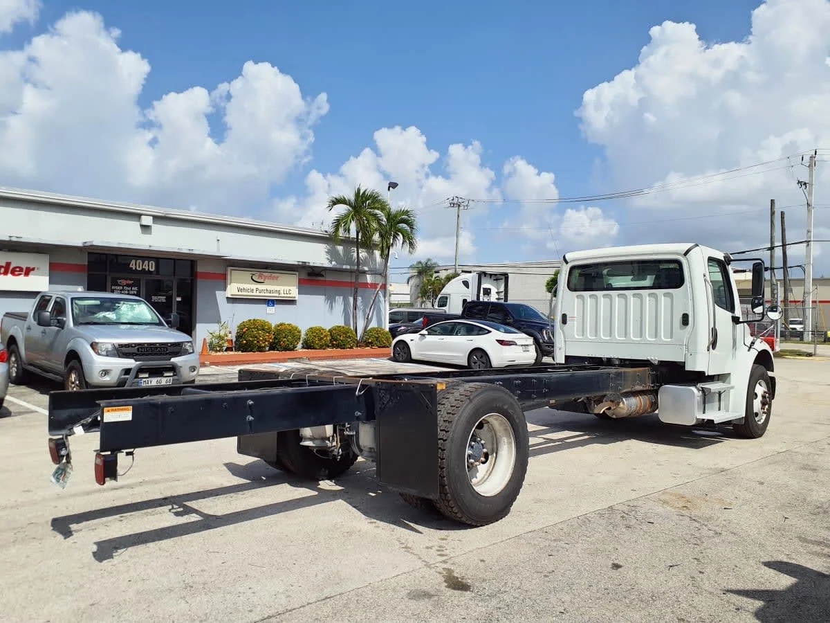 2020 Freightliner M2 106 in Miami, FL — photo 4