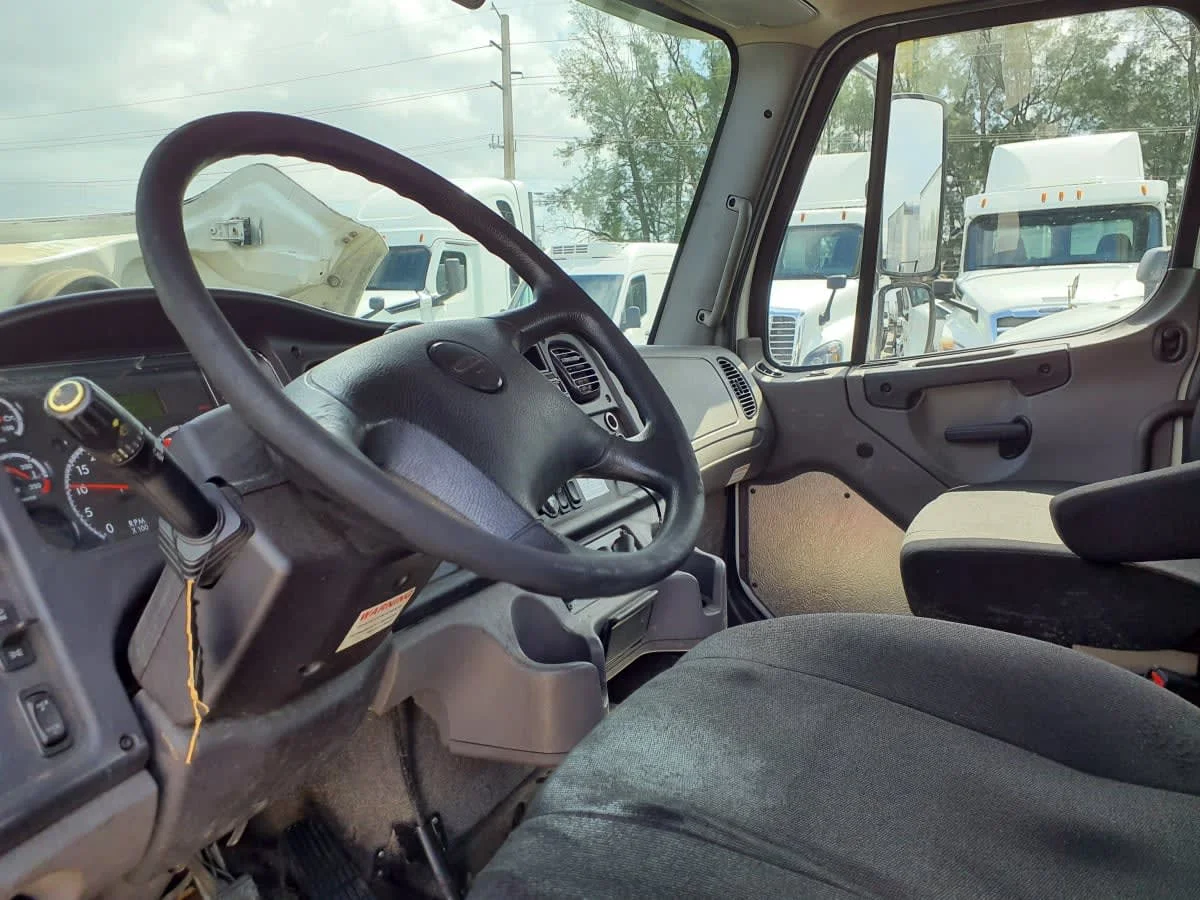 2020 Freightliner M2 106 in Miami, FL — photo 7
