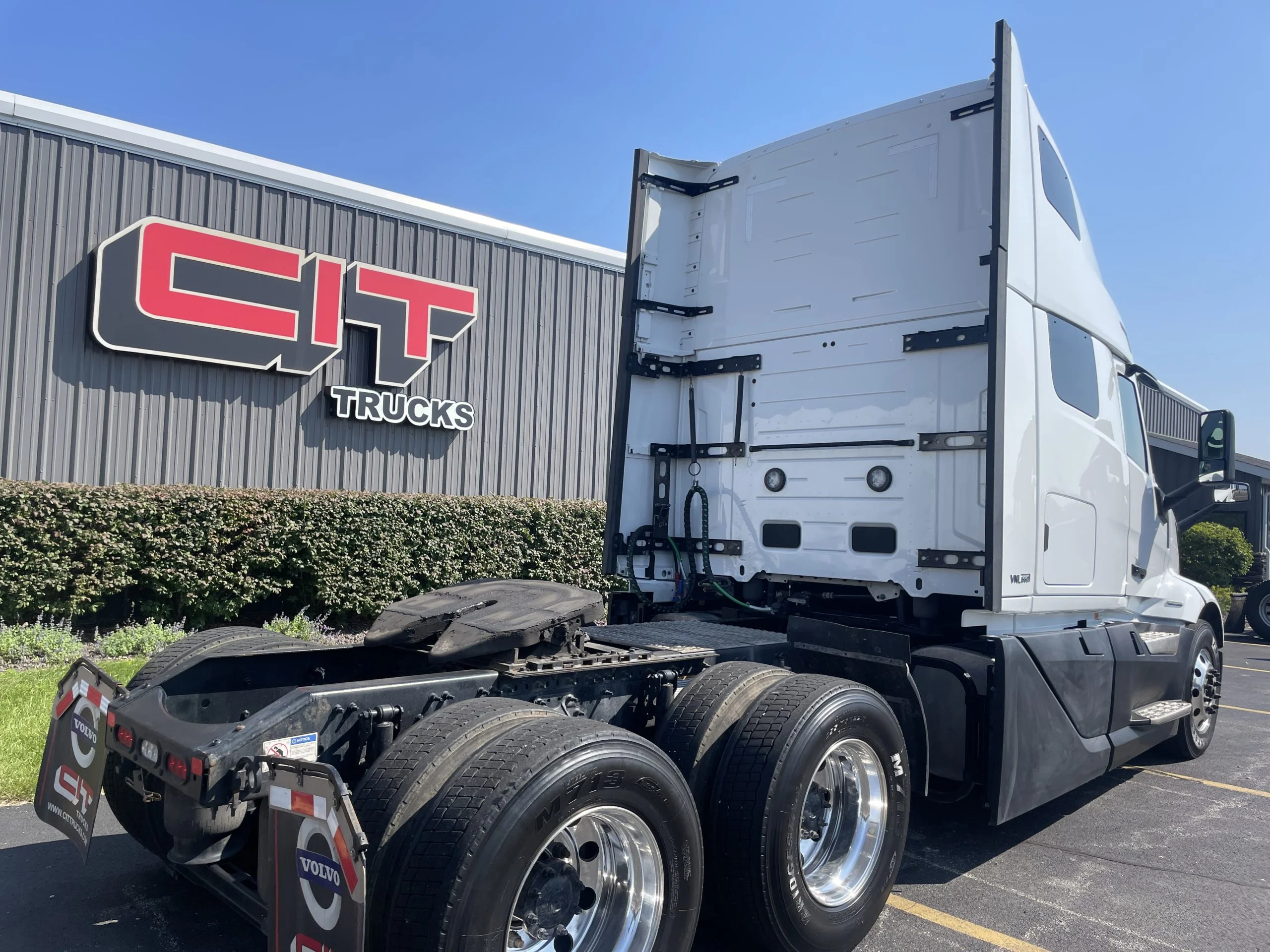 2026 Volvo VNL 660 in Normal, IL — photo 5