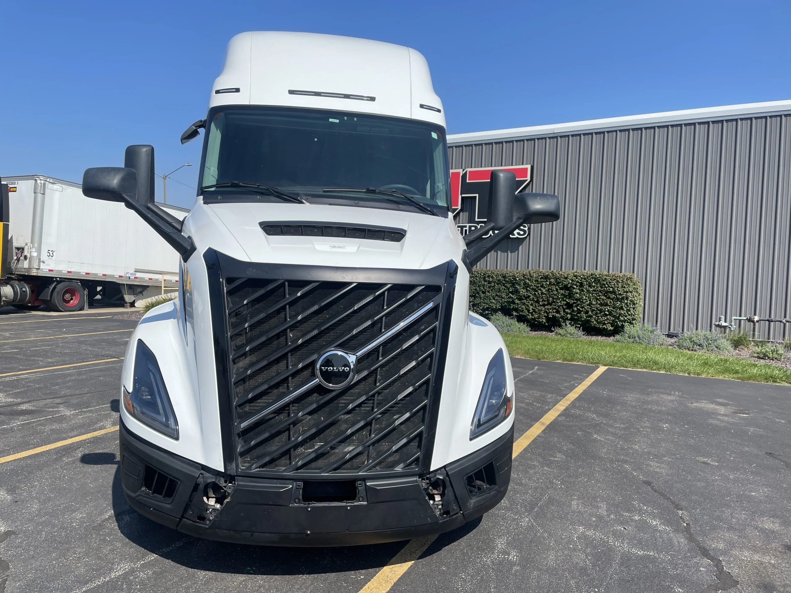 2026 Volvo VNL 660 in Normal, IL — photo 2
