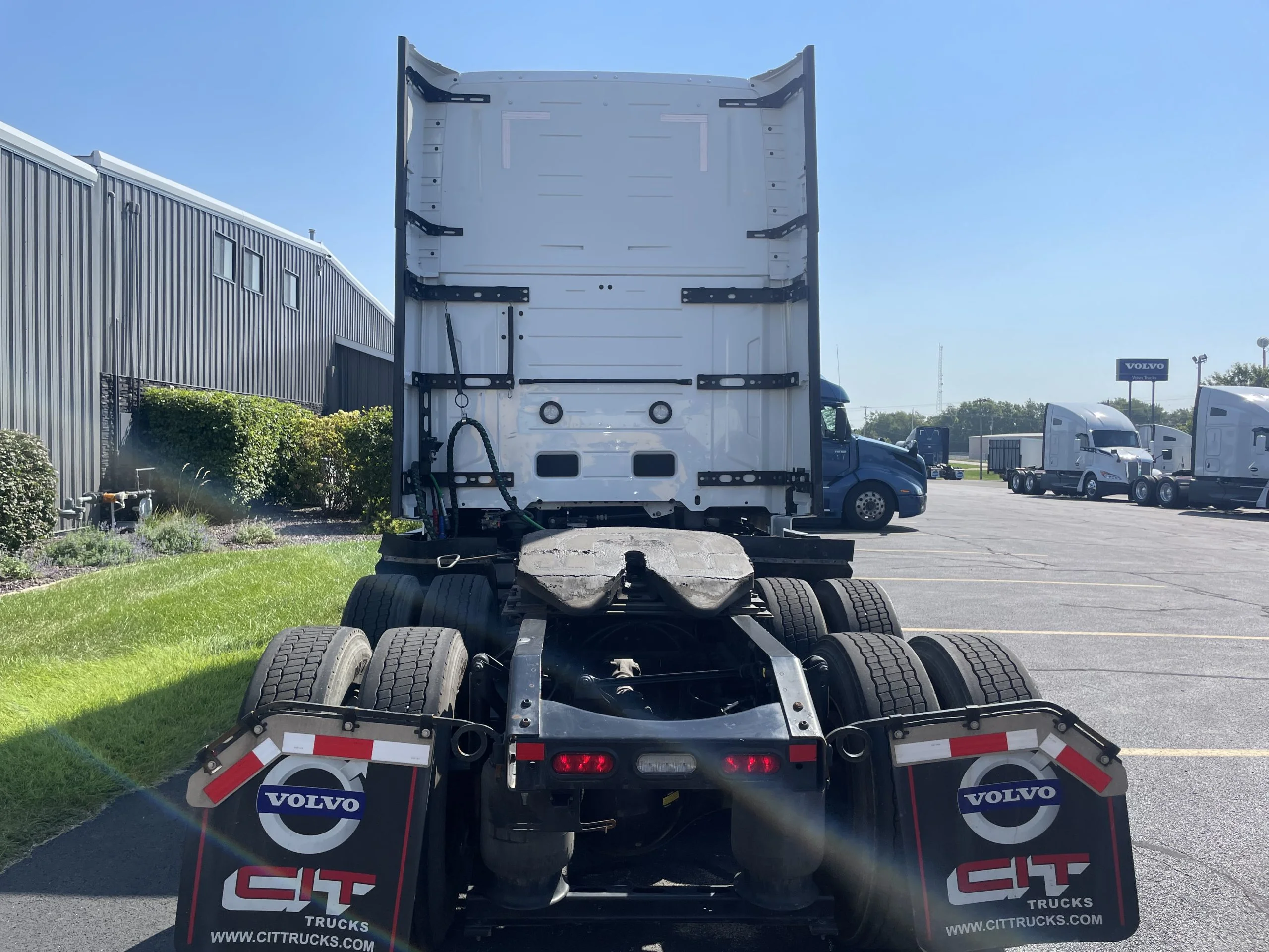 2026 Volvo VNL 660 in Normal, IL — photo 6