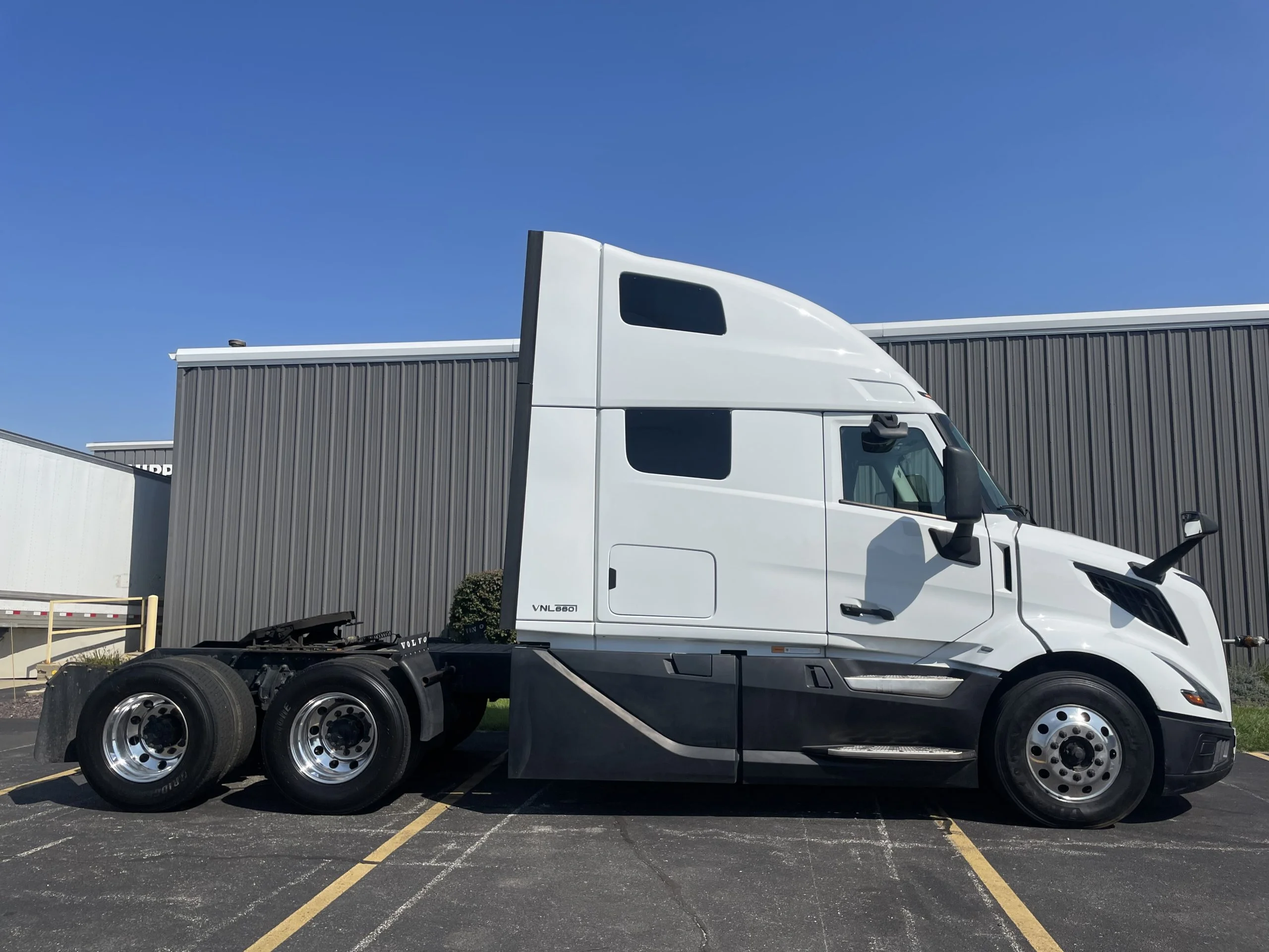 2026 Volvo VNL 660 in Normal, IL — photo 4