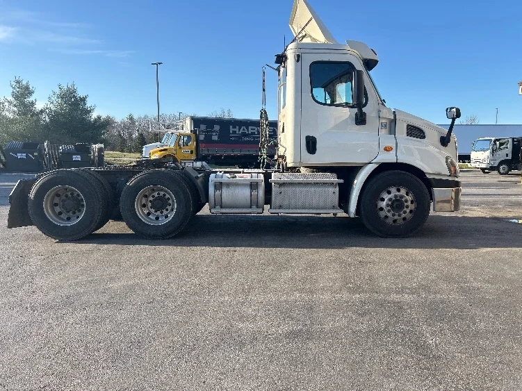 2019 Freightliner Cascadia in Londonderry, NH — photo 8