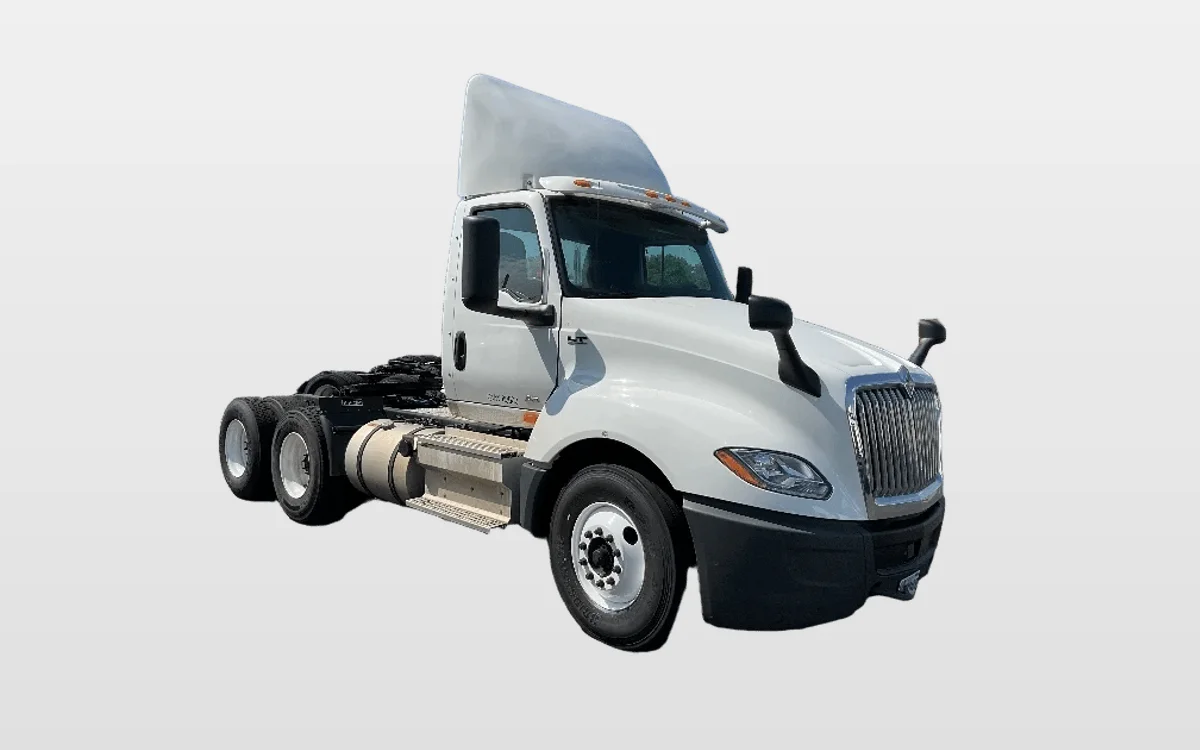 2019 International LT - image 1