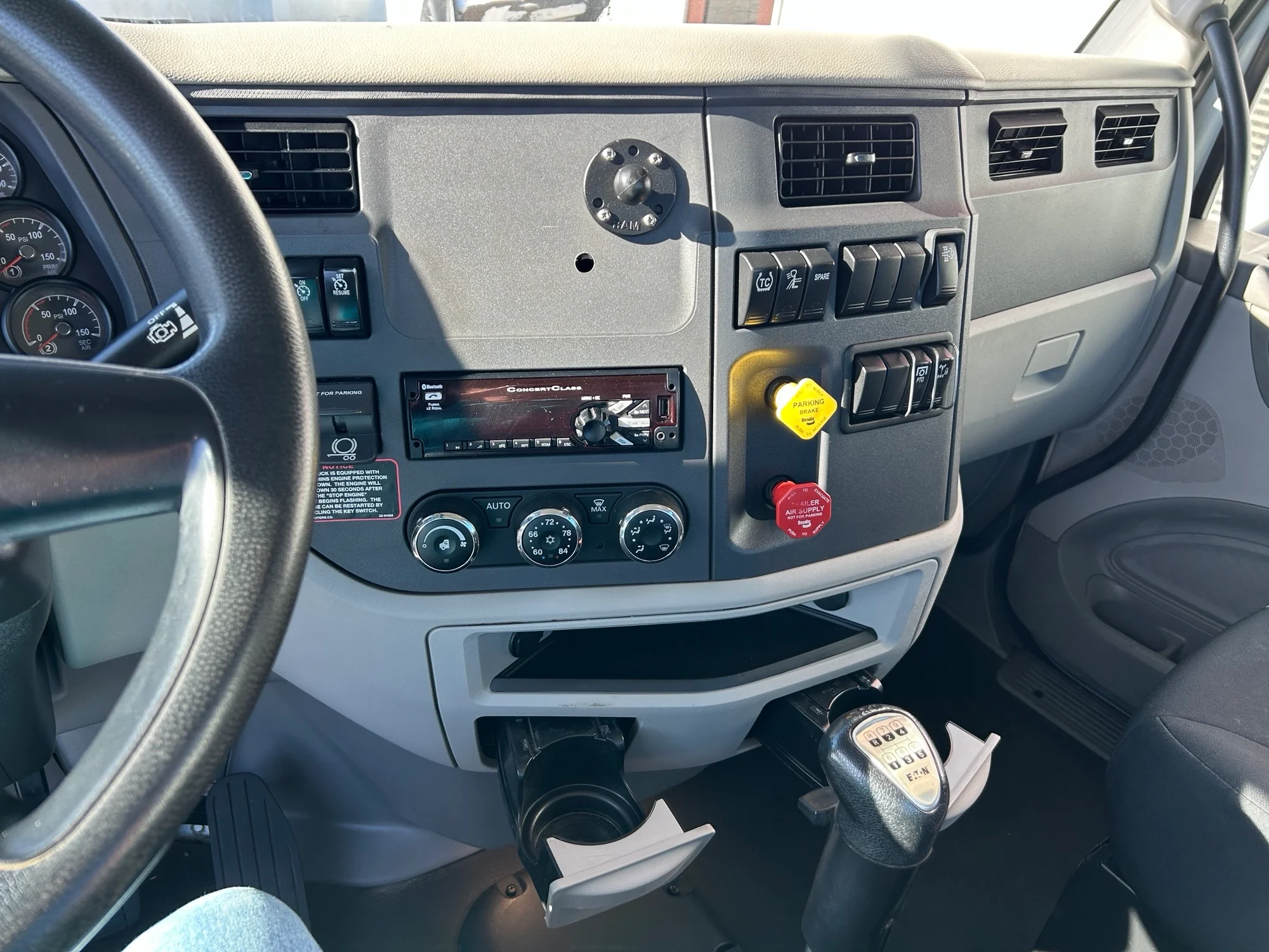 2020 Peterbilt 567 - image 10