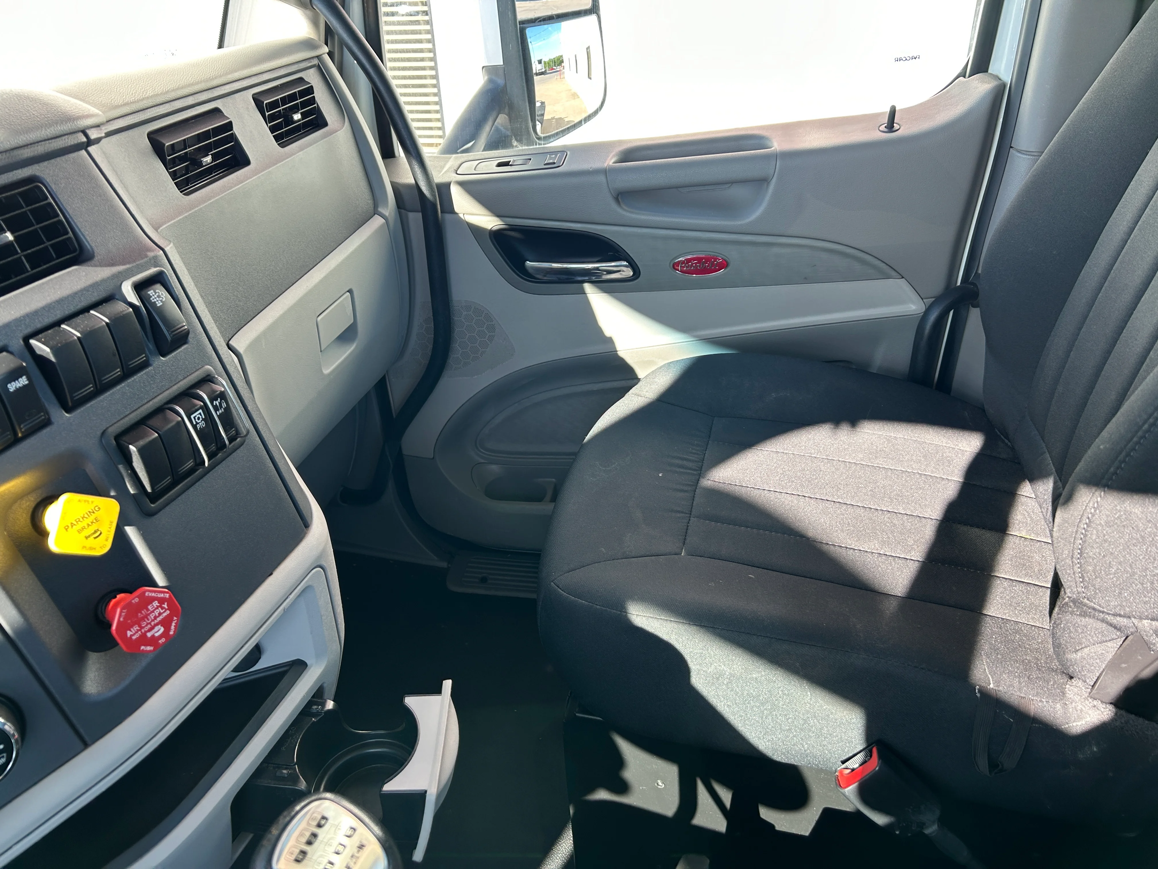 2020 Peterbilt 567 - image 9