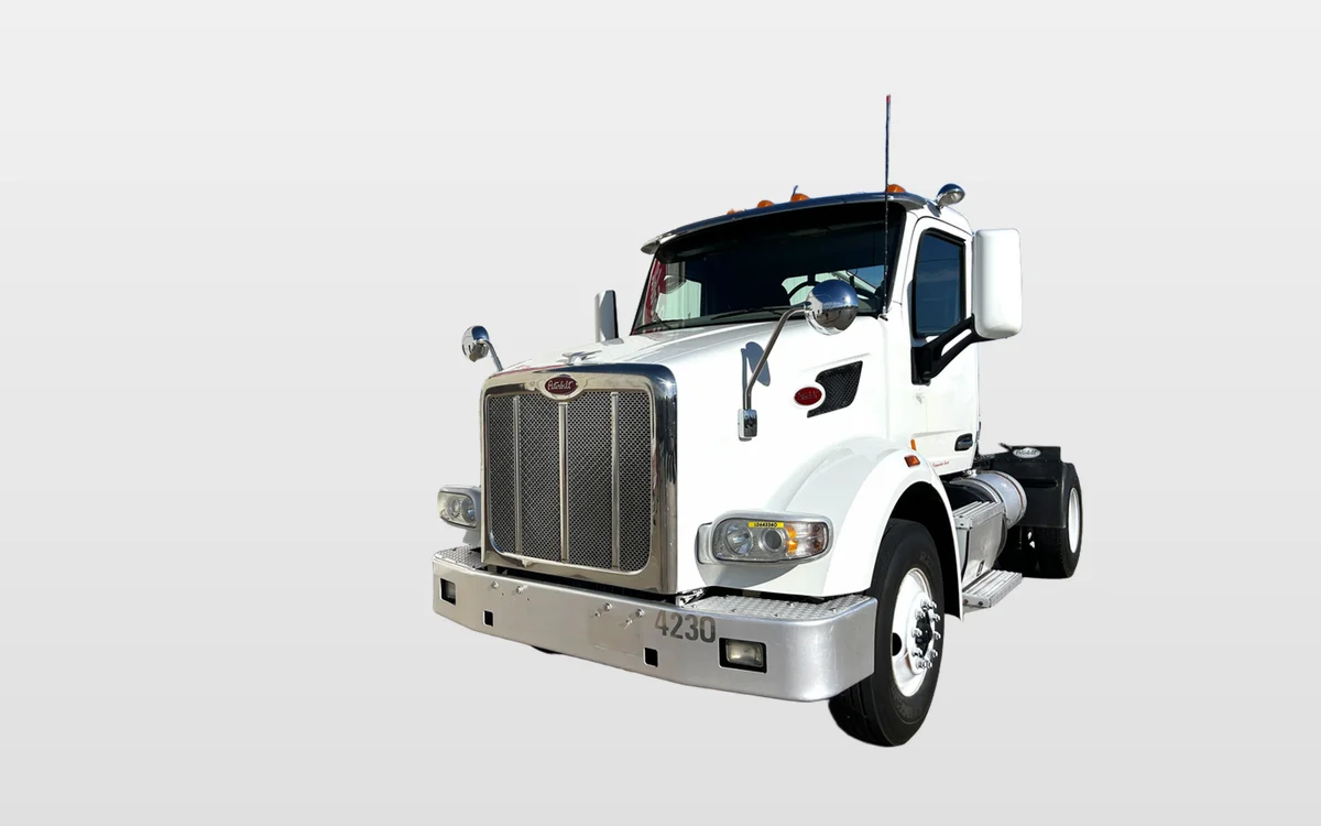 2020 Peterbilt 567 - image 1