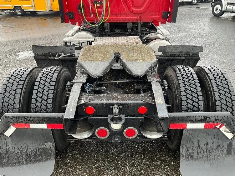 2016 Freightliner Cascadia - image 6