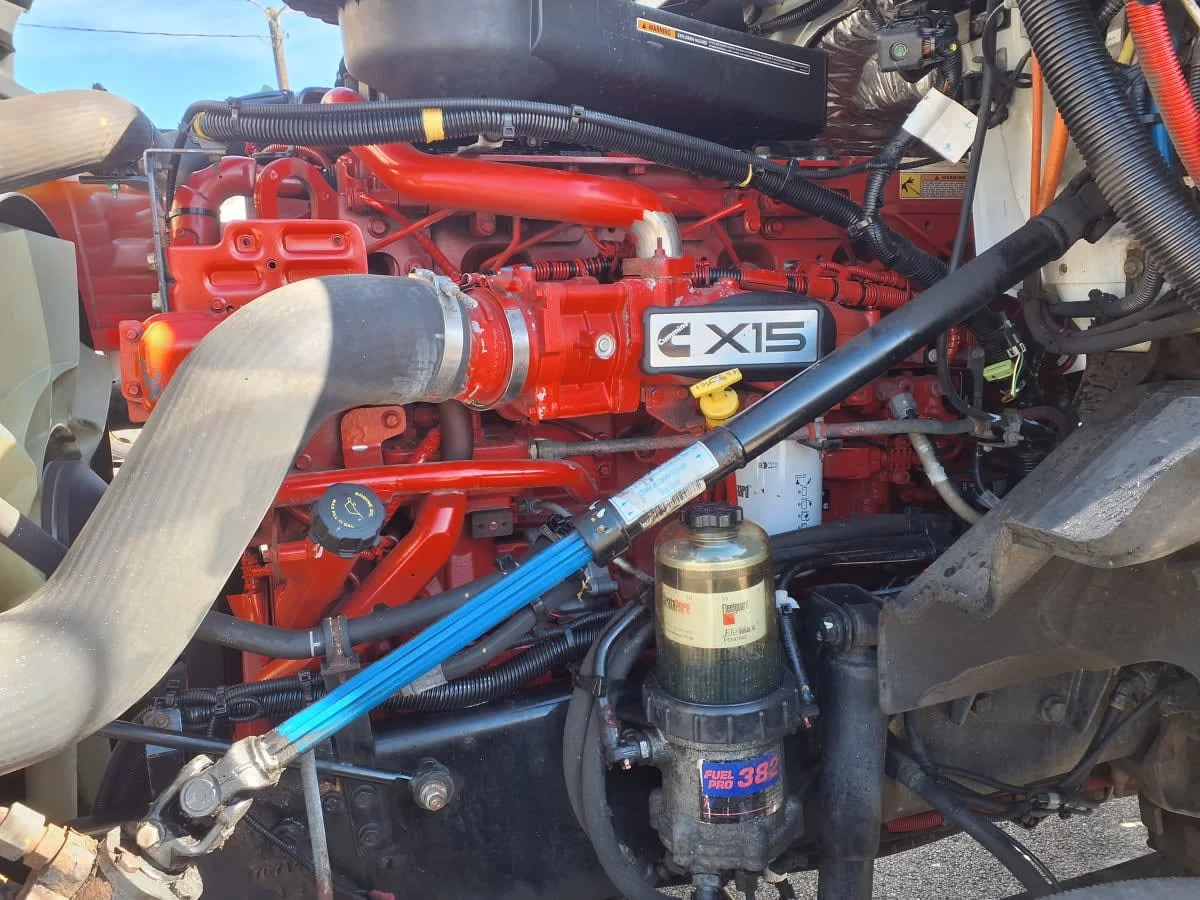 2021 International LT - image 8