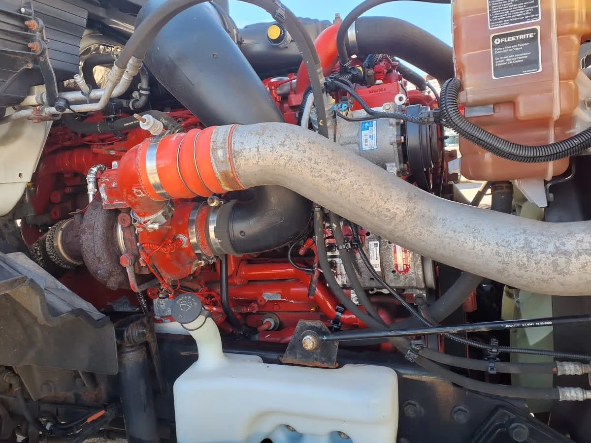 2021 International LT - image 9