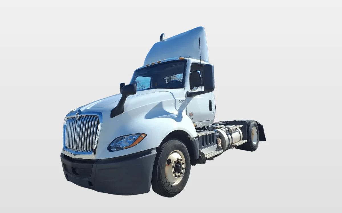 2021 International LT - image 1