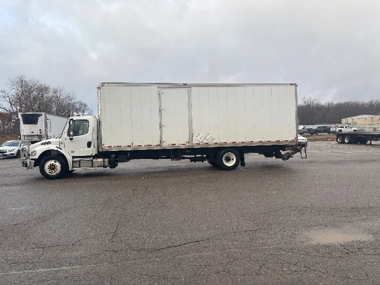 2023 Freightliner M2 106 - image 4