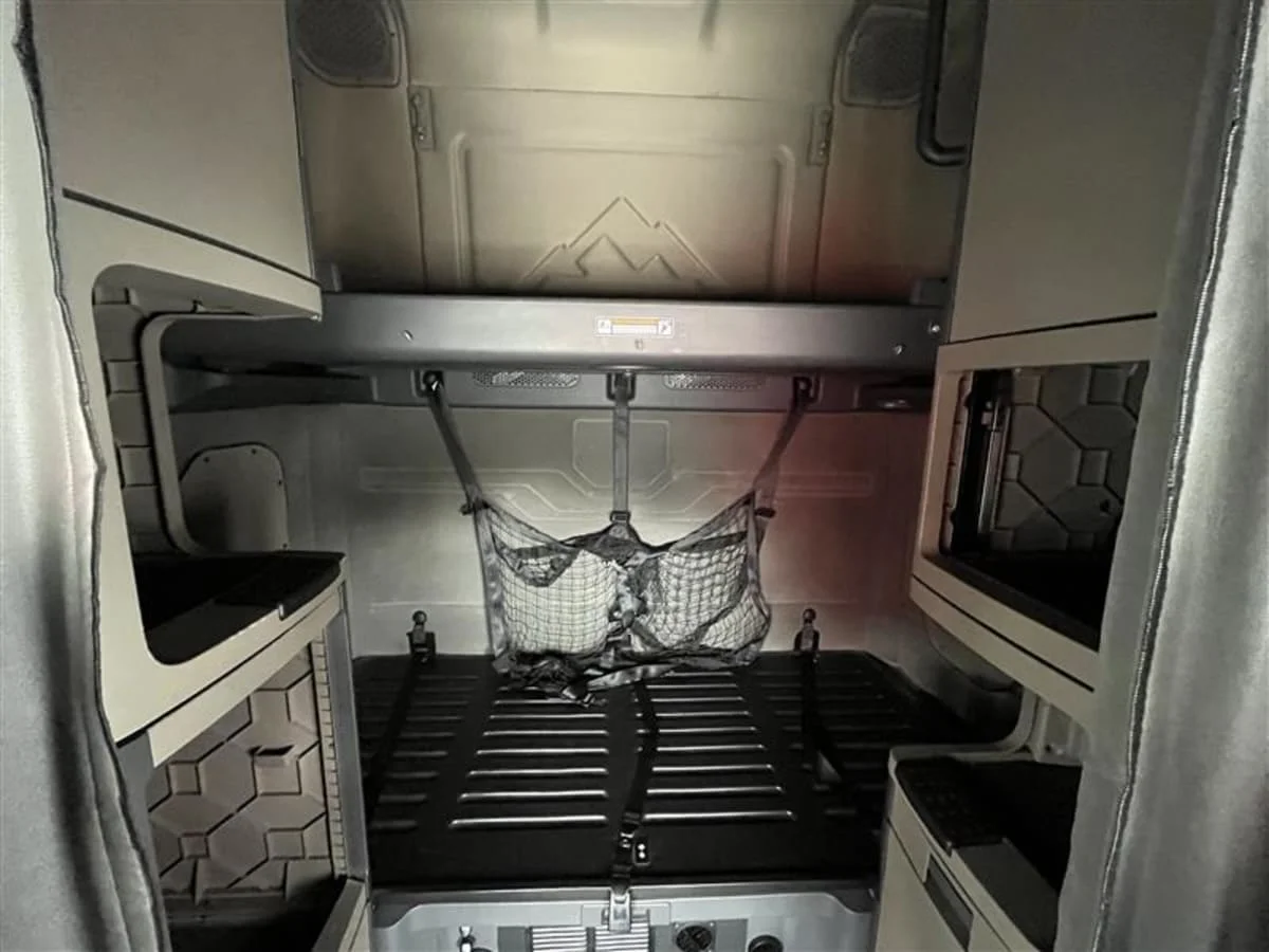 2019 Freightliner Cascadia - image 8