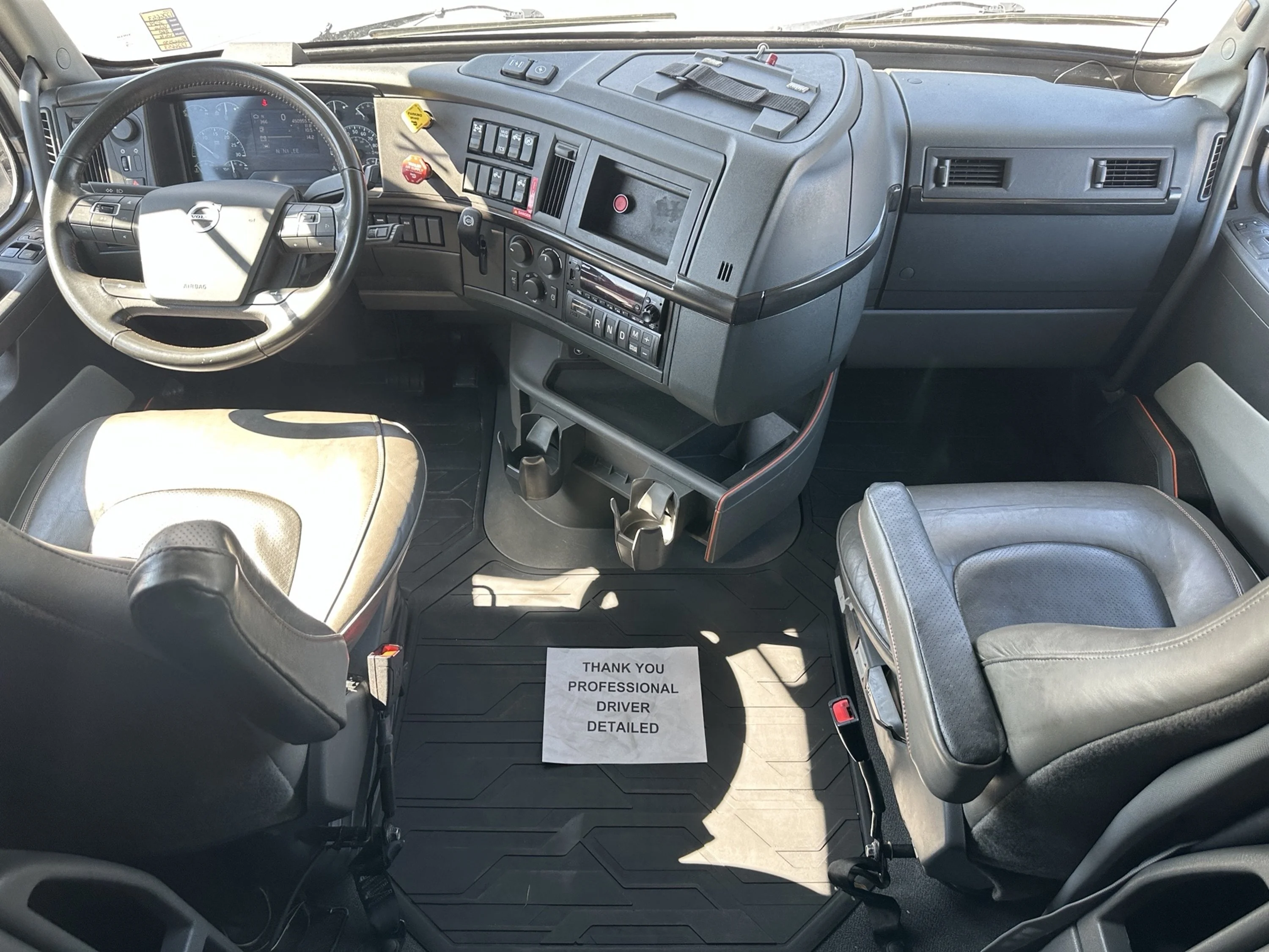 2024 Volvo VNL 860 in Franklin, KY — photo 14