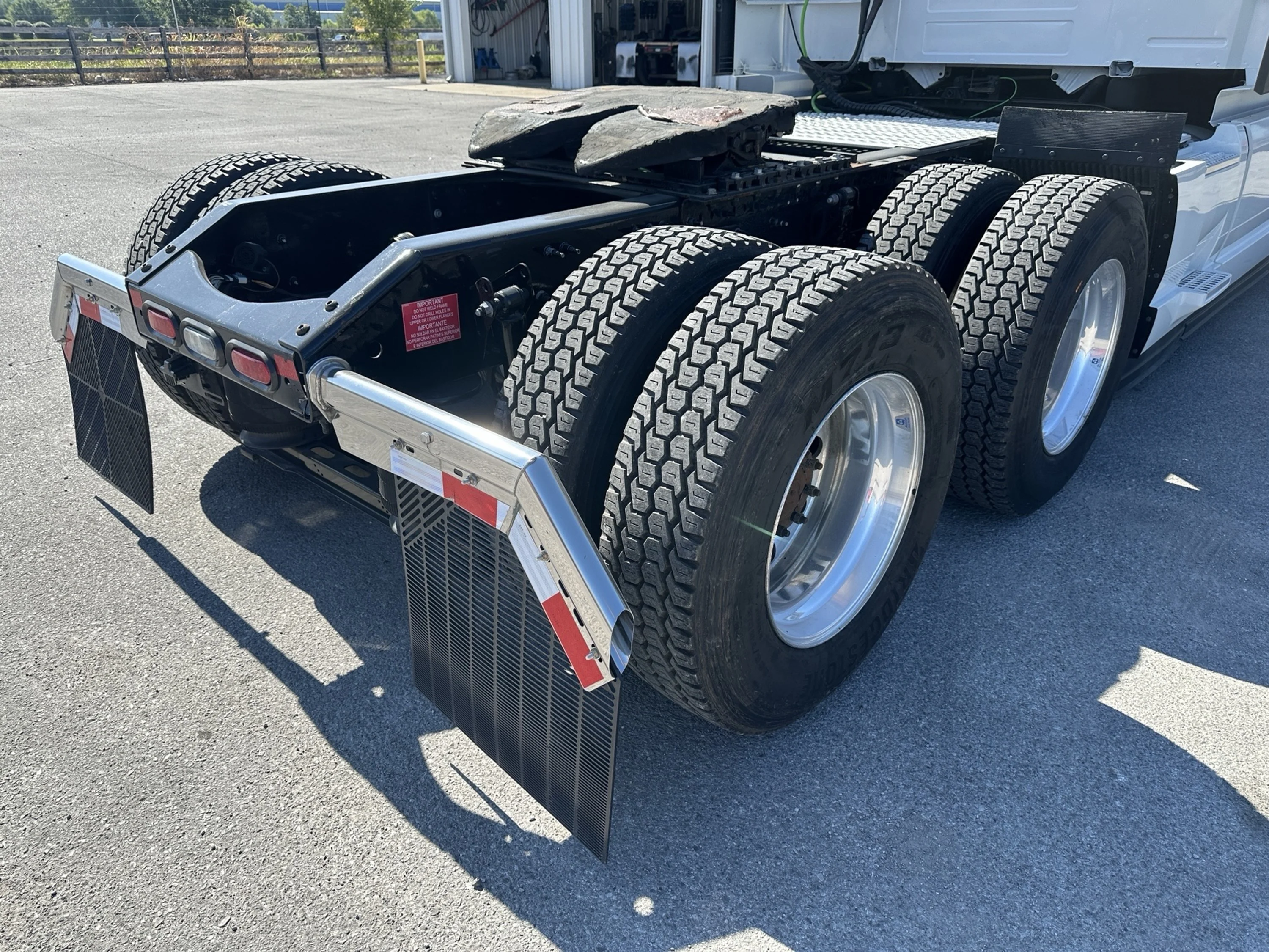 2024 Volvo VNL 860 in Franklin, KY — photo 3