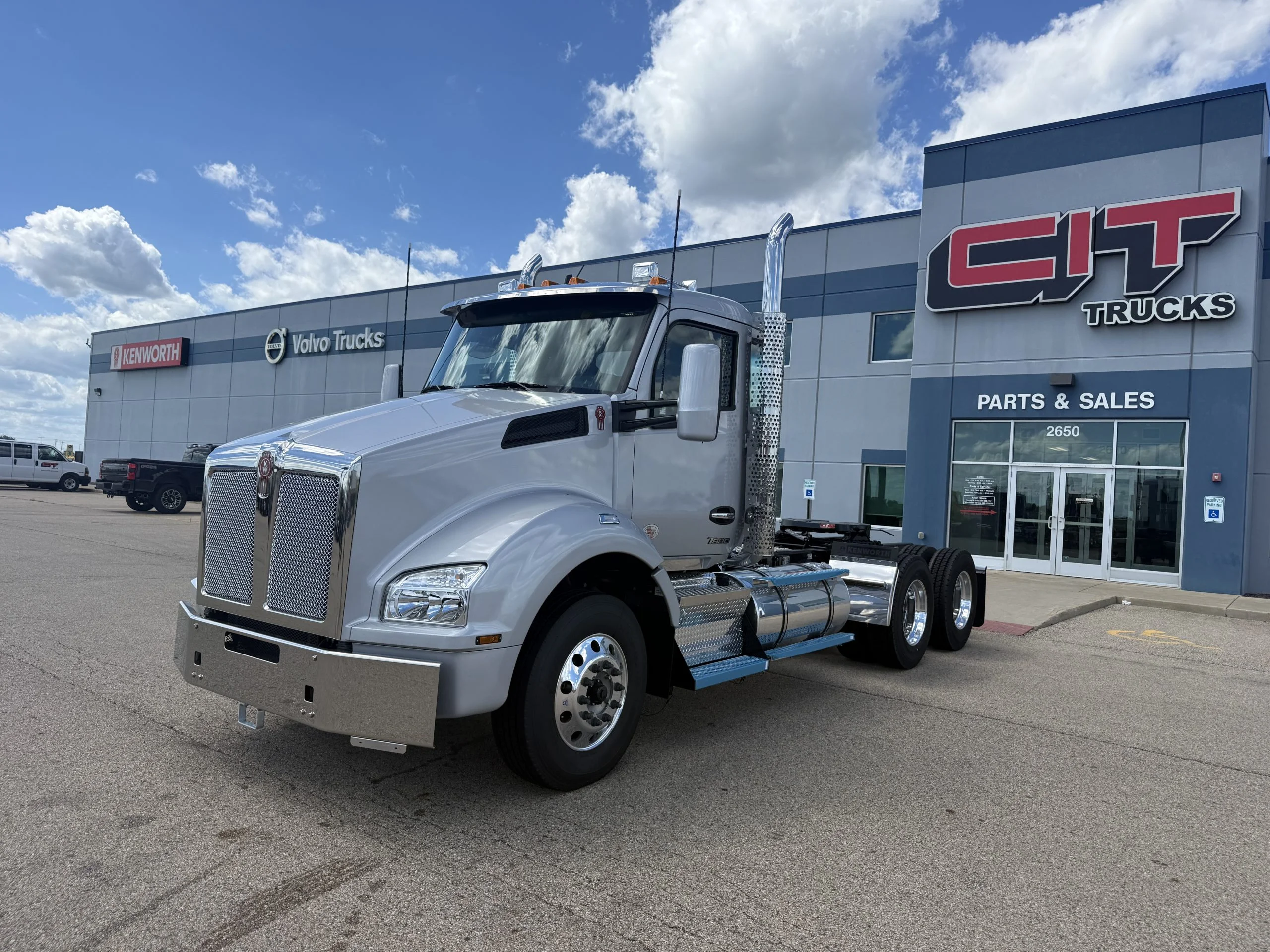 2027 Kenworth T880